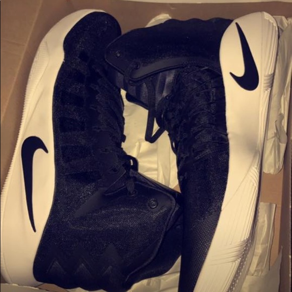 NEVER WORN NIKE HYPERDUNKS - Picture 3 of 4